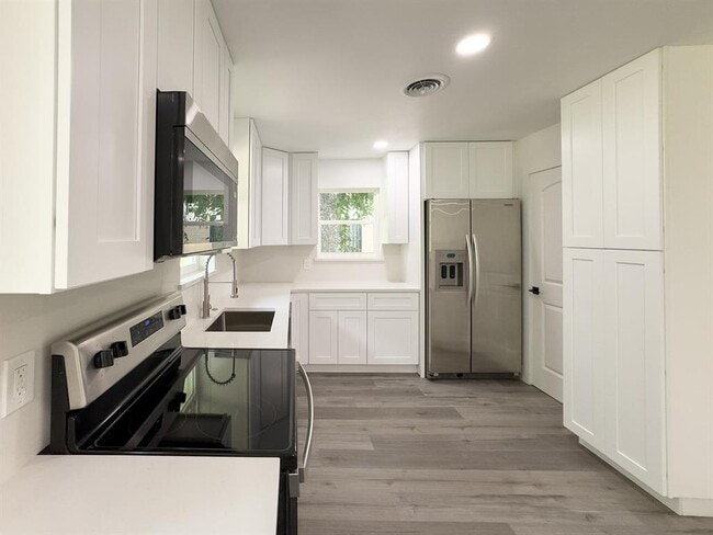 Building Photo - 1006 Duvall Dr