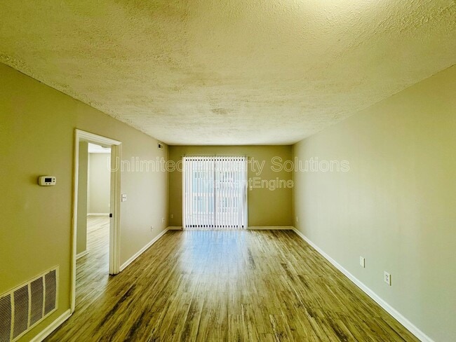 Foto del edificio - 213 Sunn Aire Ct