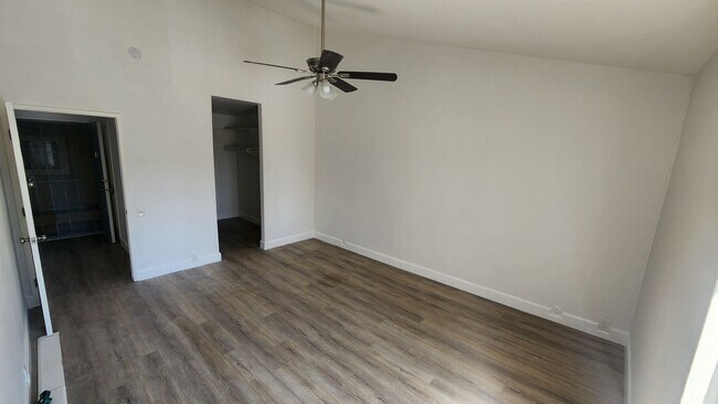 Foto del edificio - 2BD/2BA Condo in The Plaza Community - Pac...
