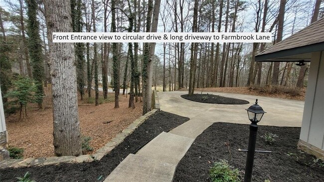 Foto del edificio - 9610 Farmbrook Ln