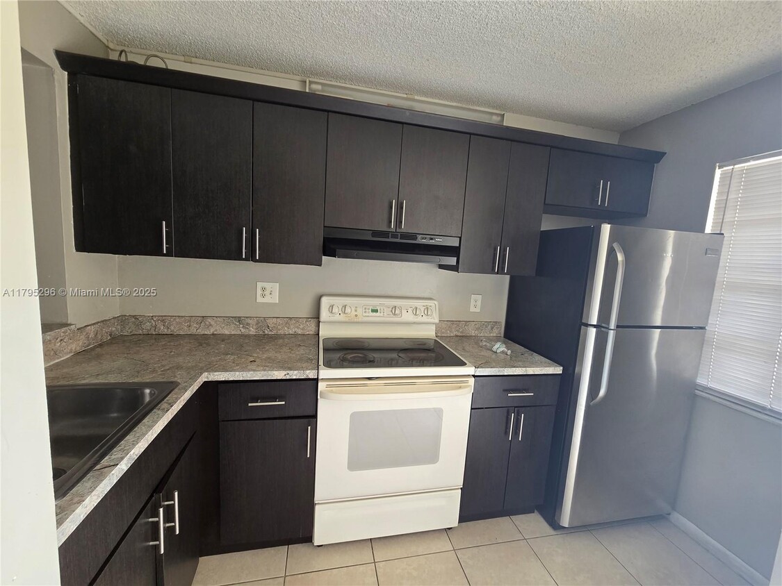 Foto principal - 95 NE 41st St