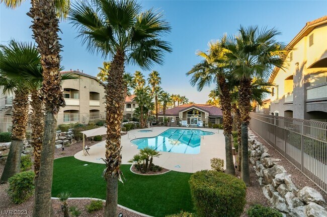 Foto del edificio - 2305 W Horizon Ridge Pkwy