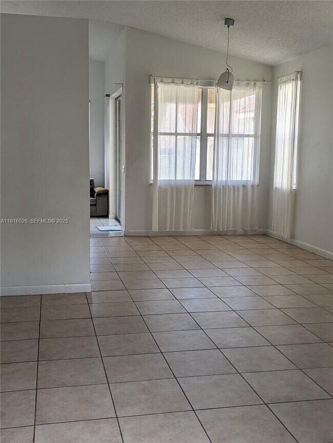 Foto del edificio - 876 Sand Creek Cir