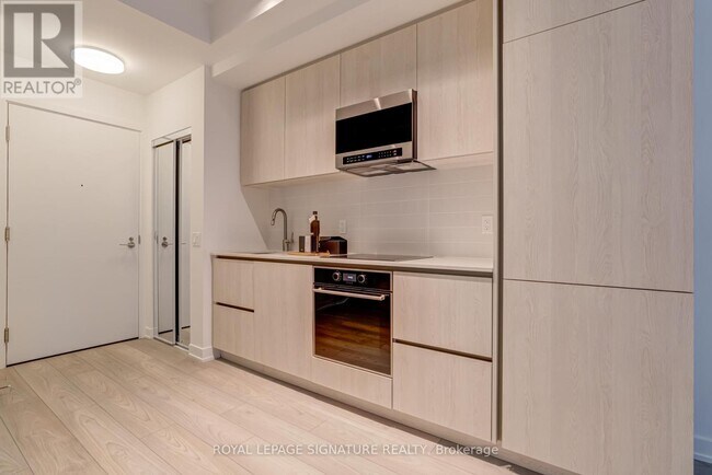 Photo du bâtiment - 110 Broadway Ave