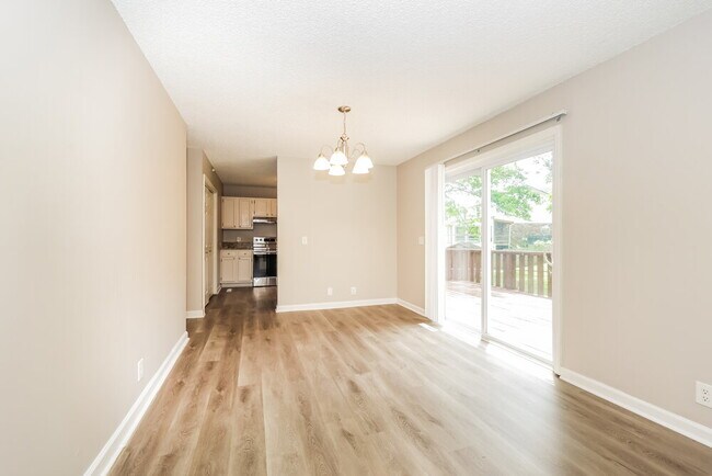 Foto del edificio - 252 Cedarmont Cir