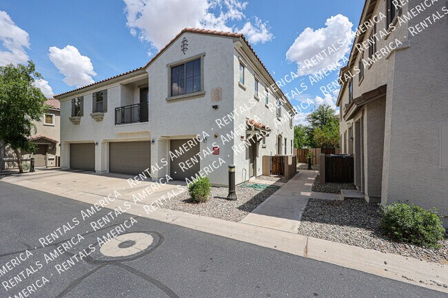 Building Photo - 7503 S 30th Run