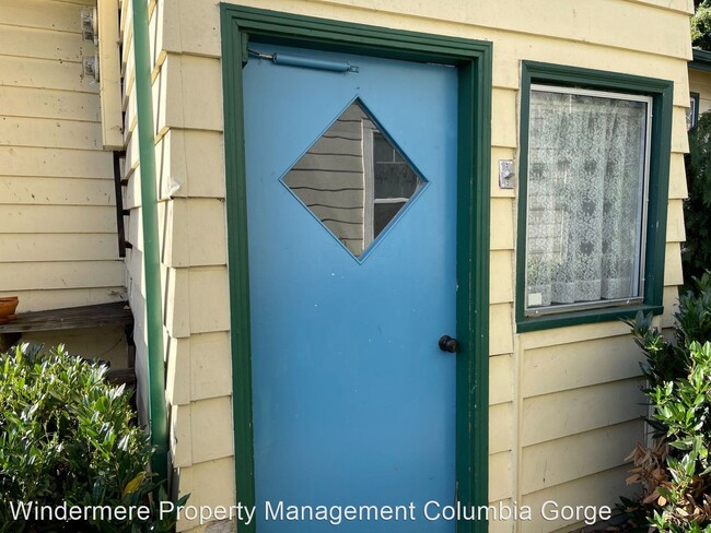 Building Photo - 2 br, 1 bath House - 421 B Rock Creek Rd