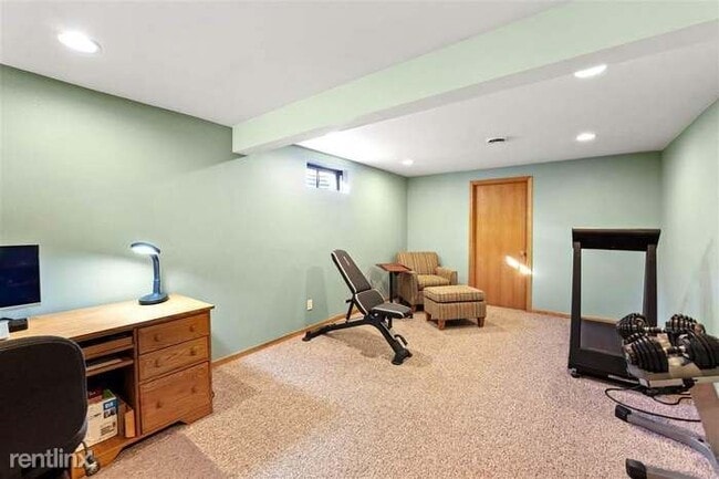 Building Photo - 4 br, 2.5 bath House - 426 Augusta Drive