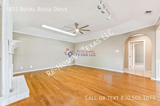 Foto del edificio - 5801 Royal Rdg Dr