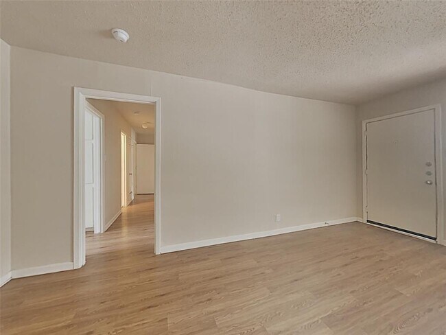 Foto del edificio - 5329 Bonnie Wayne St