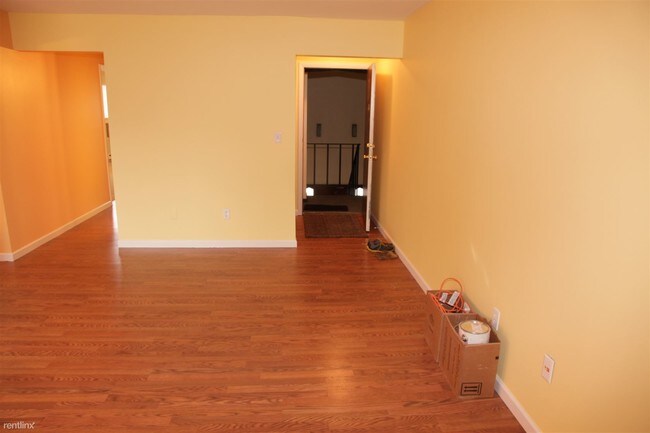 Building Photo - 7572 Woodview St