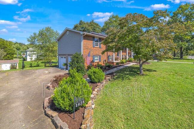 Building Photo - 1428 Bexhill Dr