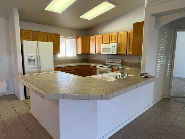 Foto del edificio - Long term Pool Home Rental!