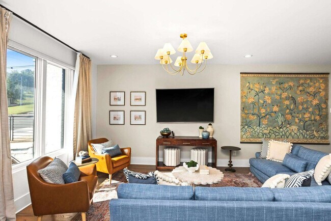 Building Photo - 1706 8th Ave S