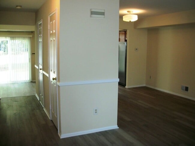 Foto del edificio - 348 Cotswold Pl