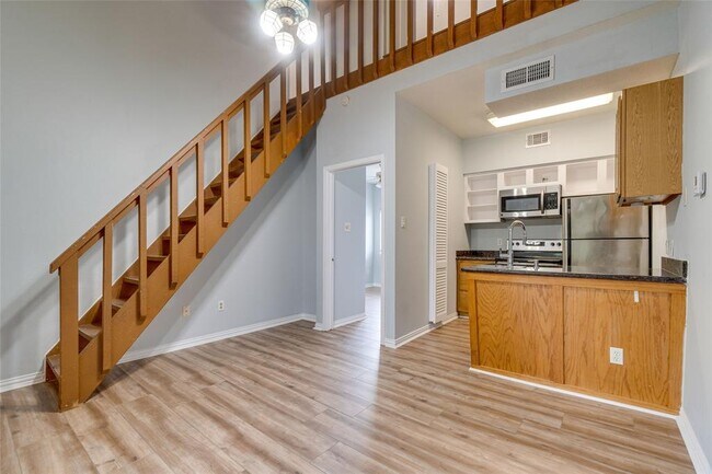Building Photo - 2714 Nueces St