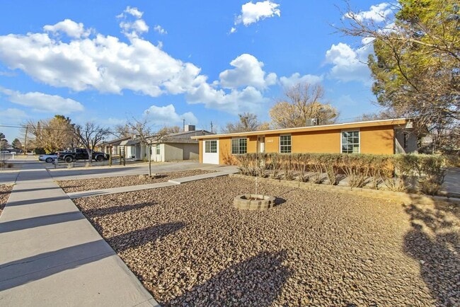 Building Photo - 4612 Swan Dr
