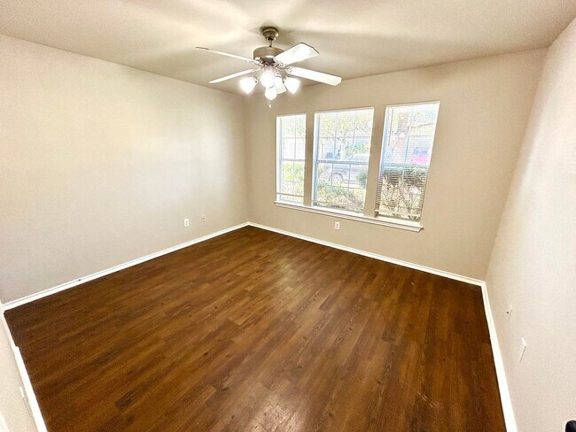 Foto del edificio - **APPLICATION RECEIVED** AVAILABLE NOW! Be...