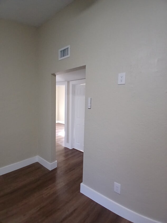 Foto principal - 18020 NW 5th Ave