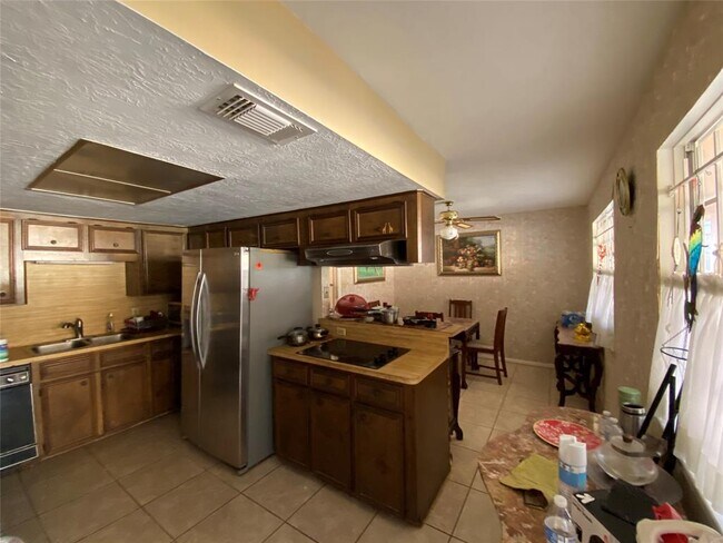 Foto del edificio - 7159 Valeview Dr