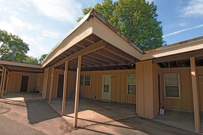 Building Photo - 2 Bedroom 1 Bath Coffeyville Apartment.