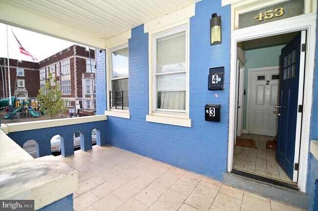 Foto del edificio - 453 Newton Pl NW
