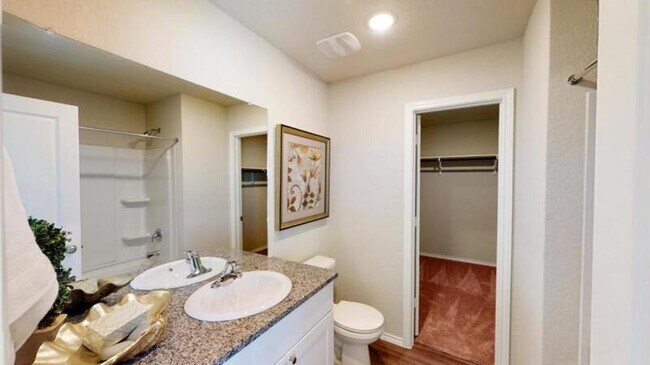 Foto del edificio - 10611 McClintock Dr
