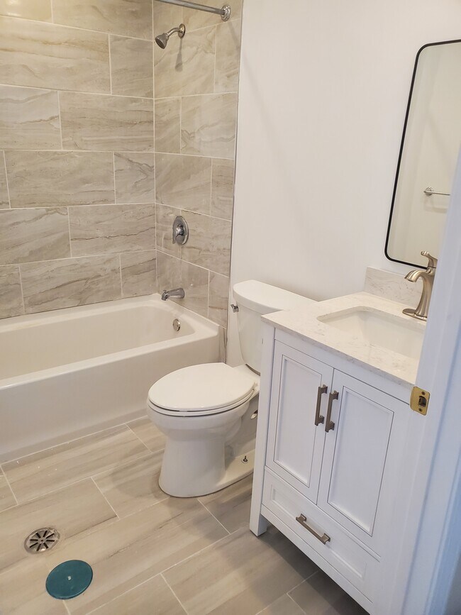 Foto del edificio - 610 N Milwaukee Ave