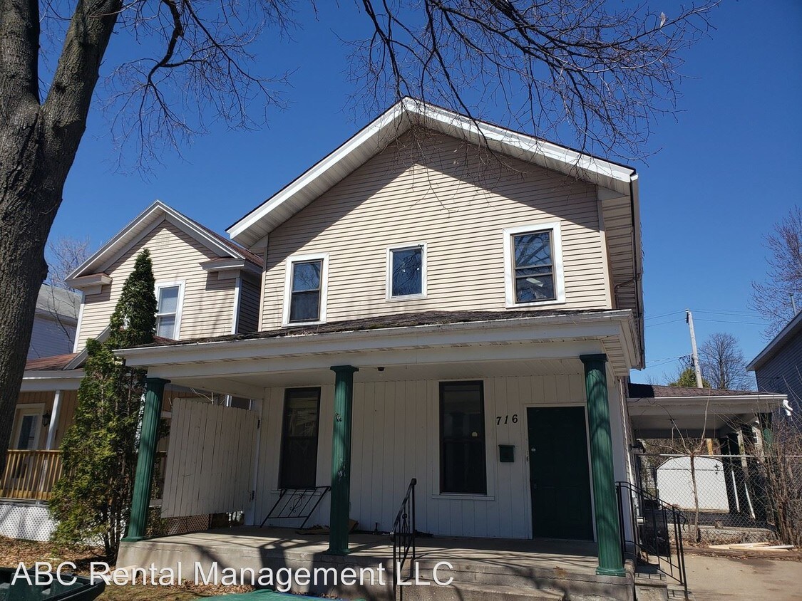 Primary Photo - 8 br, 4 bath House - 716 Washington St