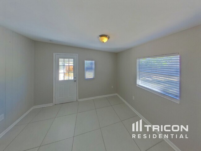 Building Photo - 7000 Brentford Rd