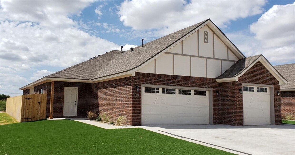 Foto principal - Cooper ISD- Luxury Duplex in Southwest Lub...