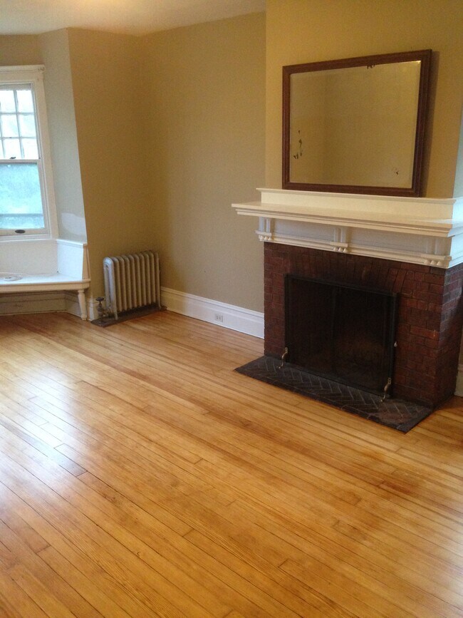 Building Photo - 441 Lyceum Ave