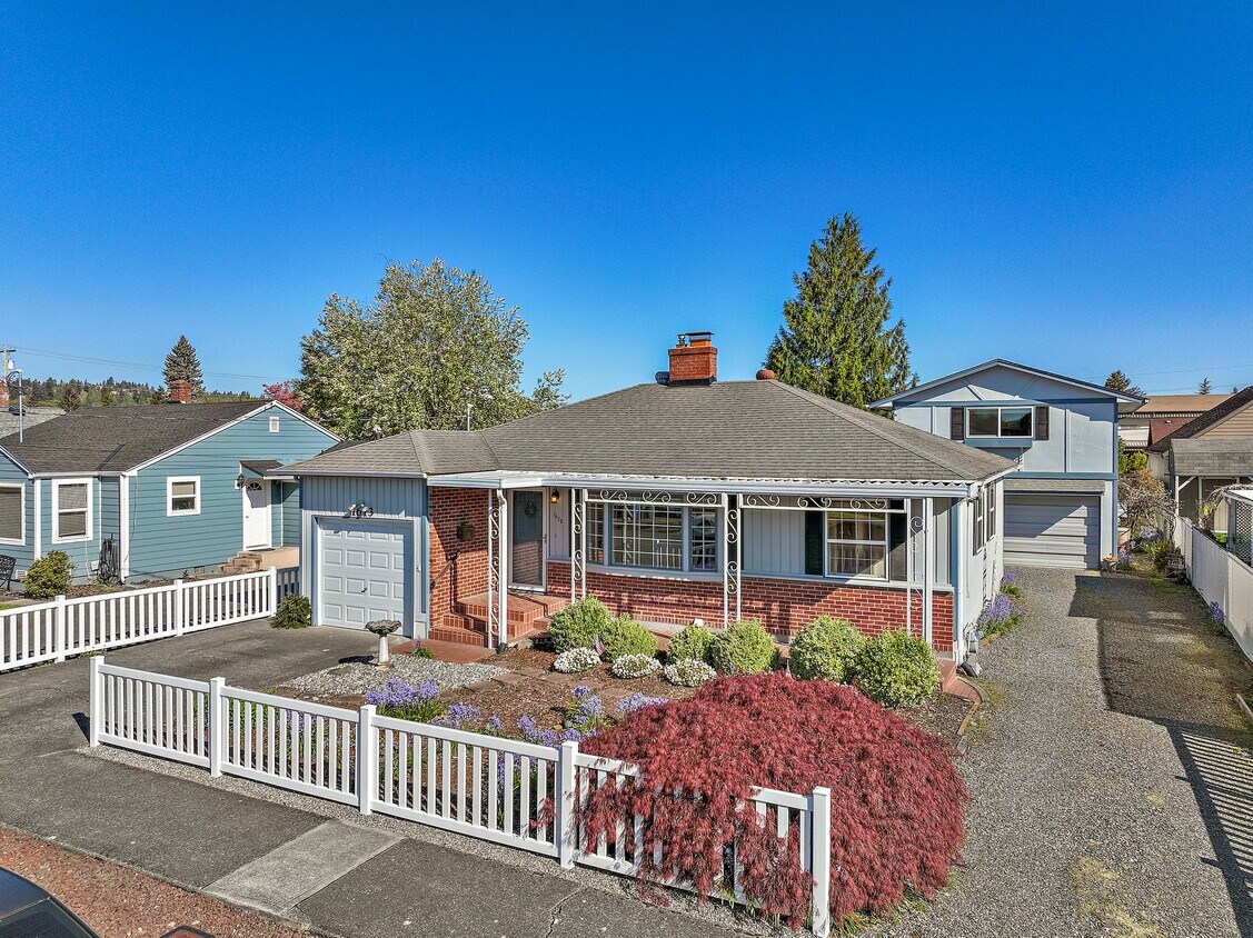1613 Maple St, Sumner, WA 98390 House Rental in Sumner, WA