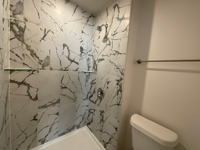 Primary Bath - 7857 Sand St
