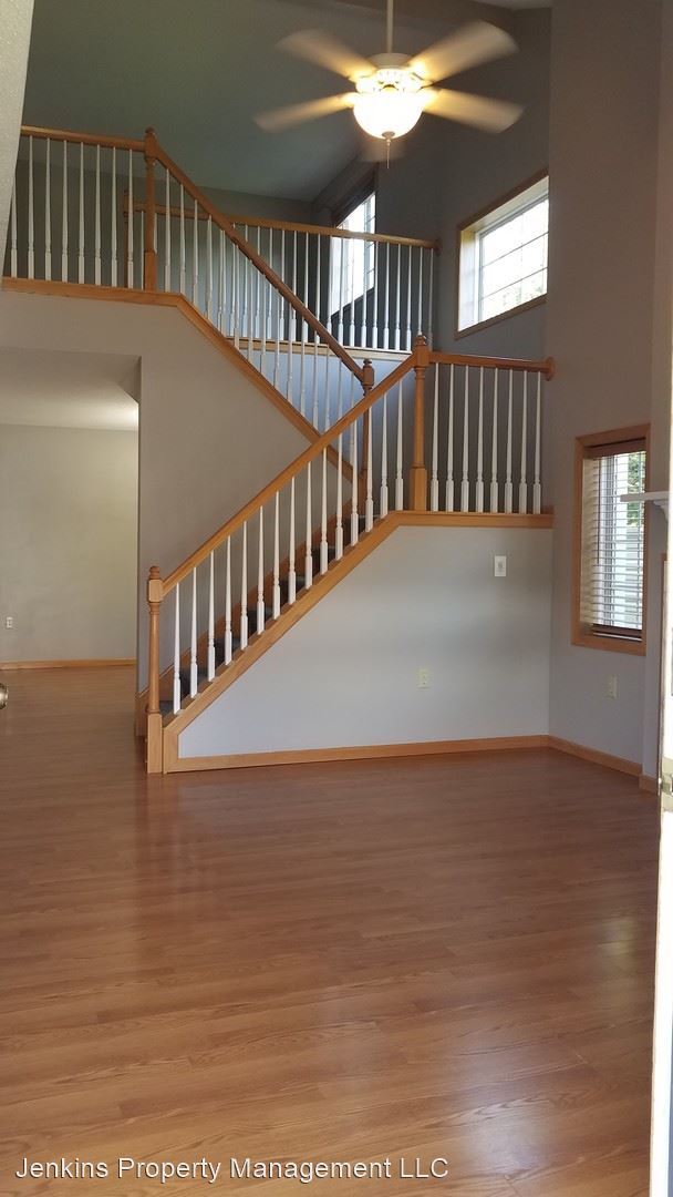 Building Photo - 2 br, 1.5 bath House - 2427 Oakridge Circle