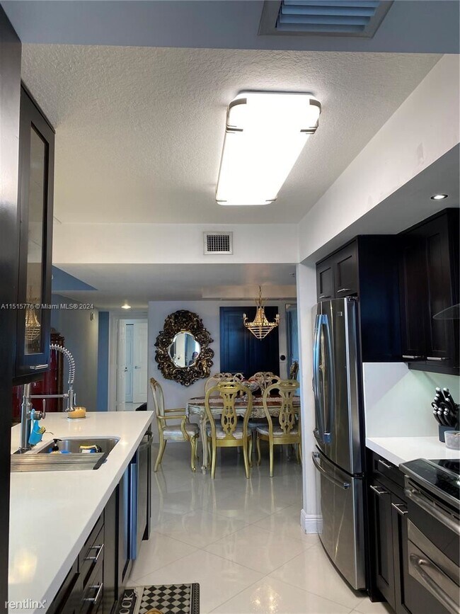 Building Photo - 3 br, 3 bath House - 3232 Coral Way Apt 1601