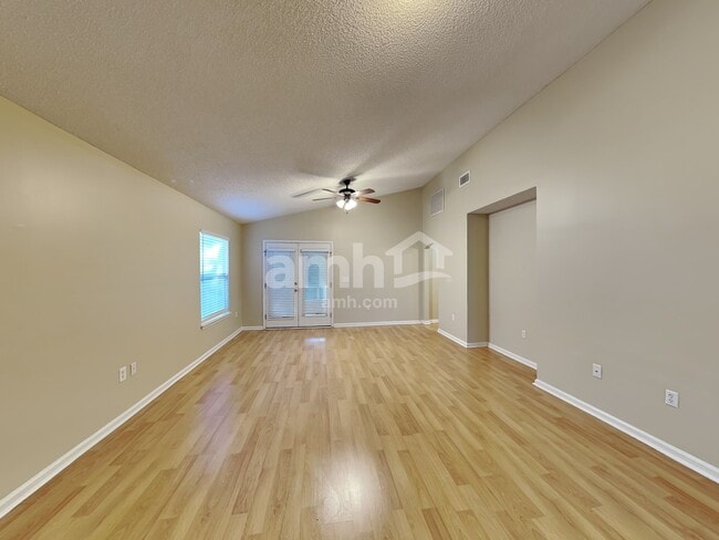 Building Photo - 3079 Wavering Ln