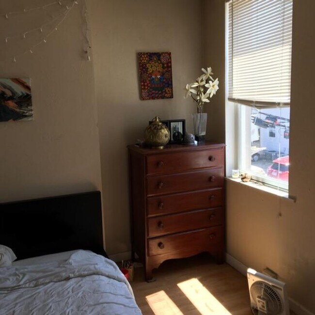 Foto del edificio - South Oakland 6 bedroom house