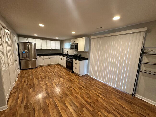 Building Photo - 1327 Highland Ave