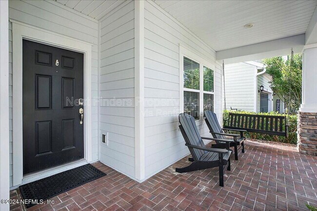 Foto del edificio - 61 MOORINGS COURT