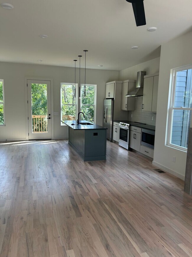 Building Photo - Amazing New Construction in North Nashville!