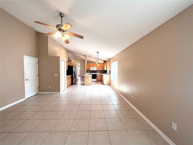 Foto del edificio - 488 Winding Hollow Ave
