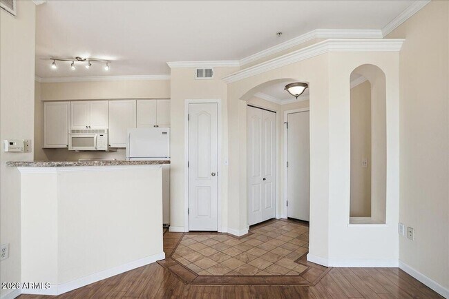 Building Photo - 1701 E Colter St