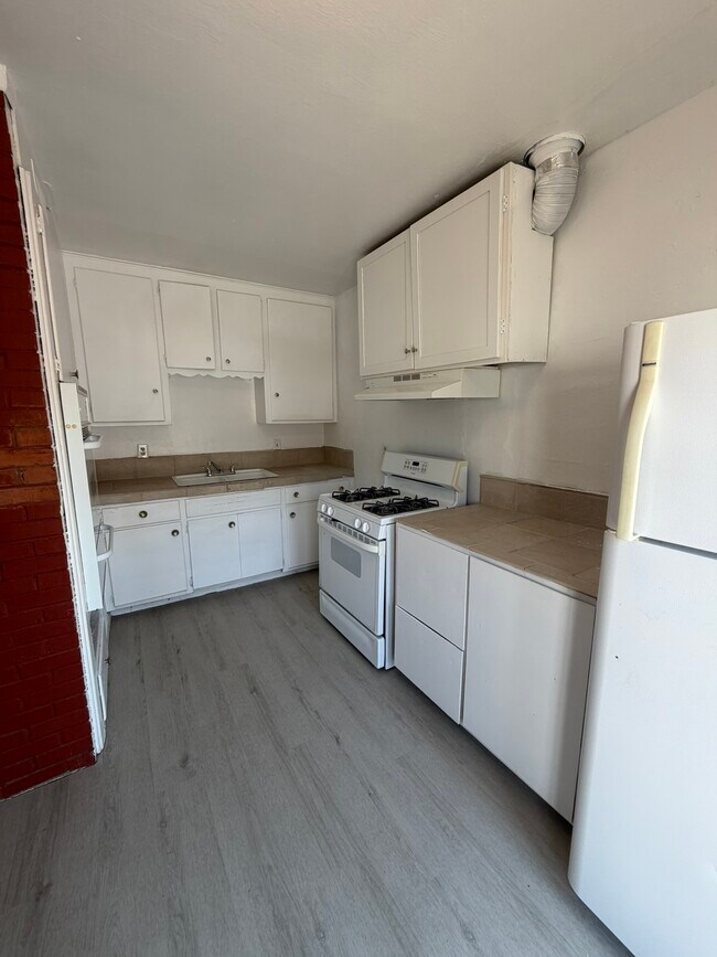 Building Photo - 1510 Amherst Dr SE