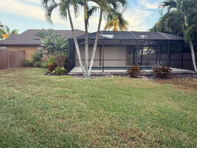 Foto del edificio - 4BR / 2BA Pool Home Near the Beach – Bonita Springs, FL