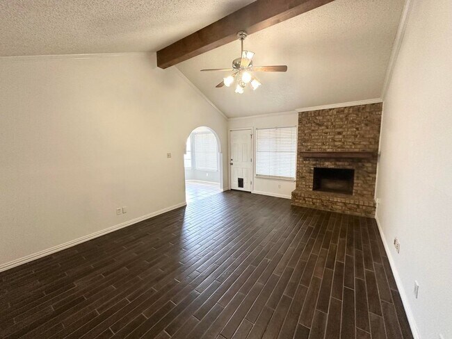 Foto del edificio - 5104 Belaire Dr