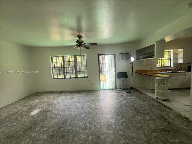 Foto del edificio - 1720 NE 148th St