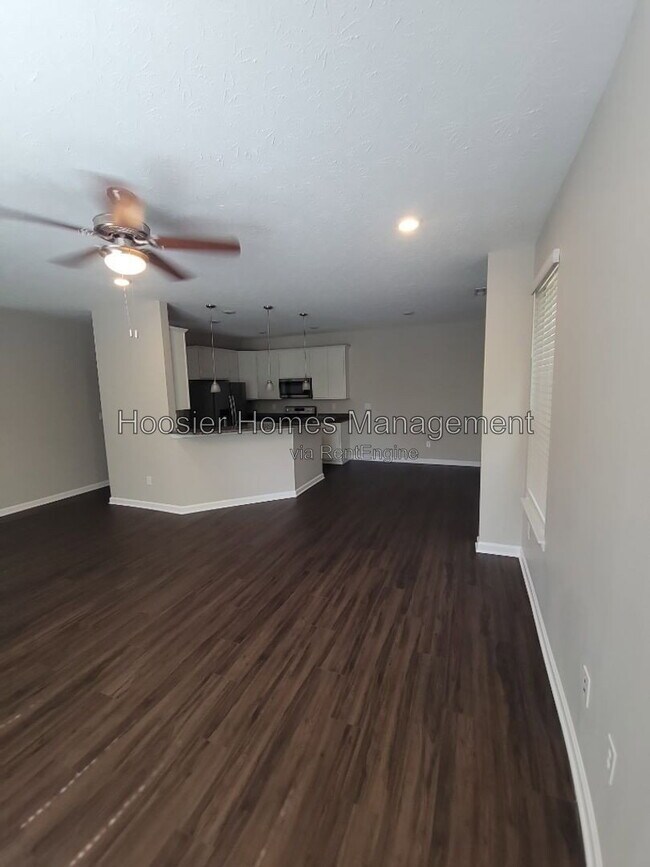 Foto del edificio - 5645 Brownstone Dr