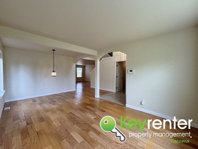 Building Photo - Newly Updated 5-Bedroom Home in Quiet Span...
