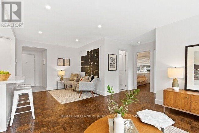 Photo du bâtiment - 2 Ridelle Ave